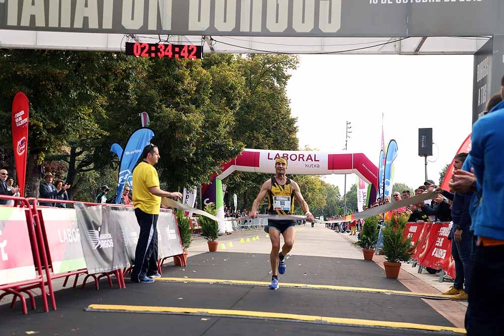 Más de 1.300 corredores se han dado cita esta mañana en la cuarta edición de la Campofrío Maratón Burgos.