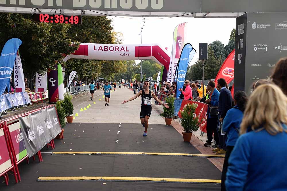 Más de 1.300 corredores se han dado cita esta mañana en la cuarta edición de la Campofrío Maratón Burgos.