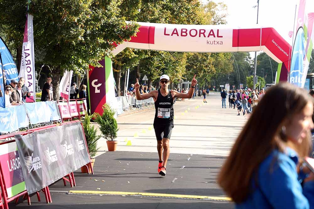 Más de 1.300 corredores se han dado cita esta mañana en la cuarta edición de la Campofrío Maratón Burgos.