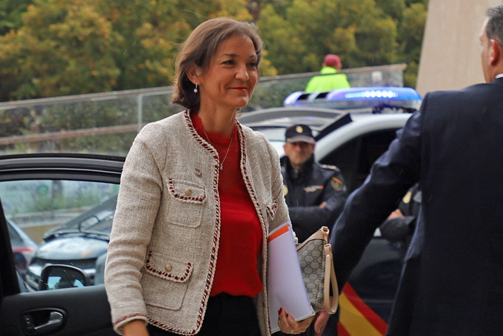 La ministra de Industria, Reyes Maroto, se ha acercado a Burgos para asistir a una jornada formativa de Campofrío y visitar las instalaciones del grupo Antolin