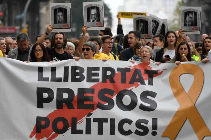 Manifestación por el centro de Barcelona en protesta por la sentencia