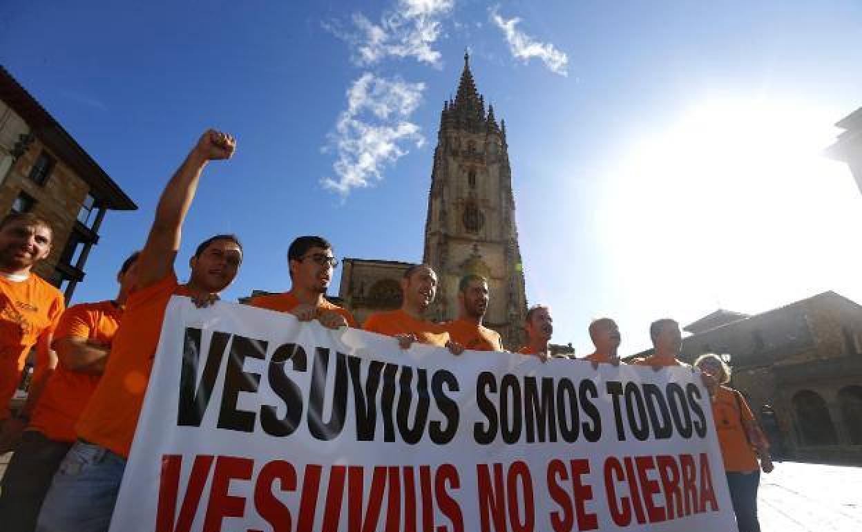 Marcha de trabajadores de la planta de Vesuvius. 