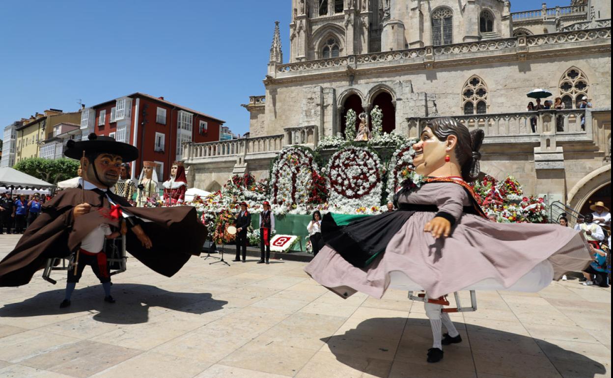 La Ofrenda Floral es uno de los actos tradicionales con fecha fija, el 29 de junio