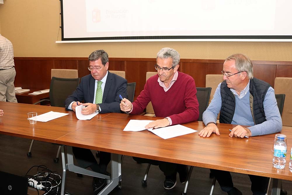 Foto de familia de clubes deportivos y Diputación de Burgos