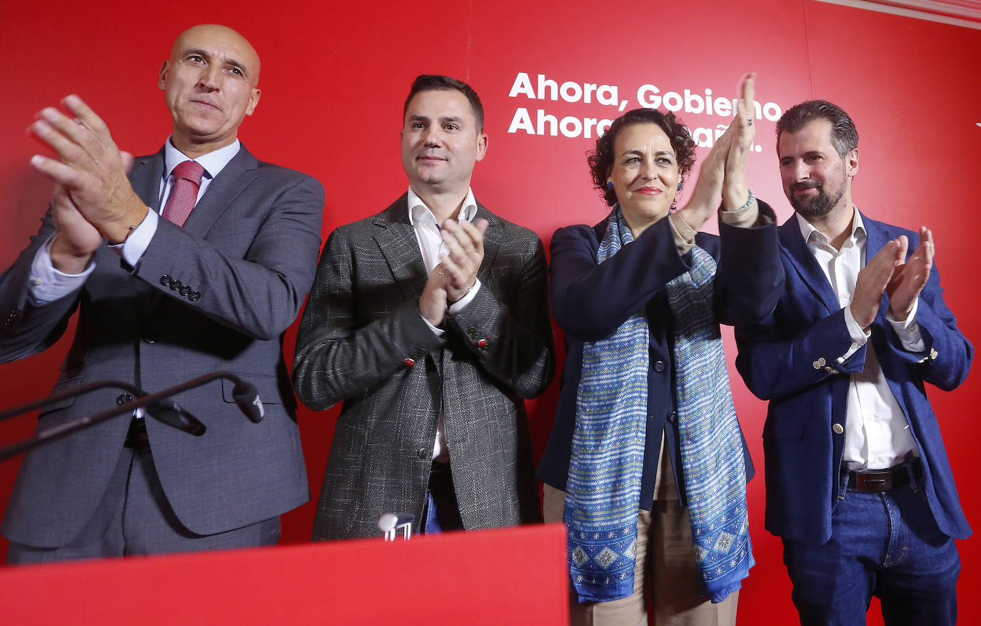 La ministra de Trabajo en funciones, Magdalena Valerio, participa en un acto público en León organizado por el PSOE. Junto a ella, el alcalde de León, José Antonio Diez; el secretario provincial, Javier Alfonso Cendón y el secretario general del partido socialista en CyL, Luis Tudanca.