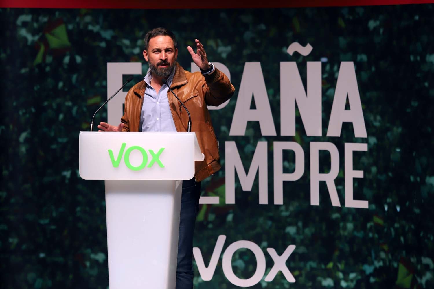 Alrededor de un millar de personas han acudido al acto de Vox. 