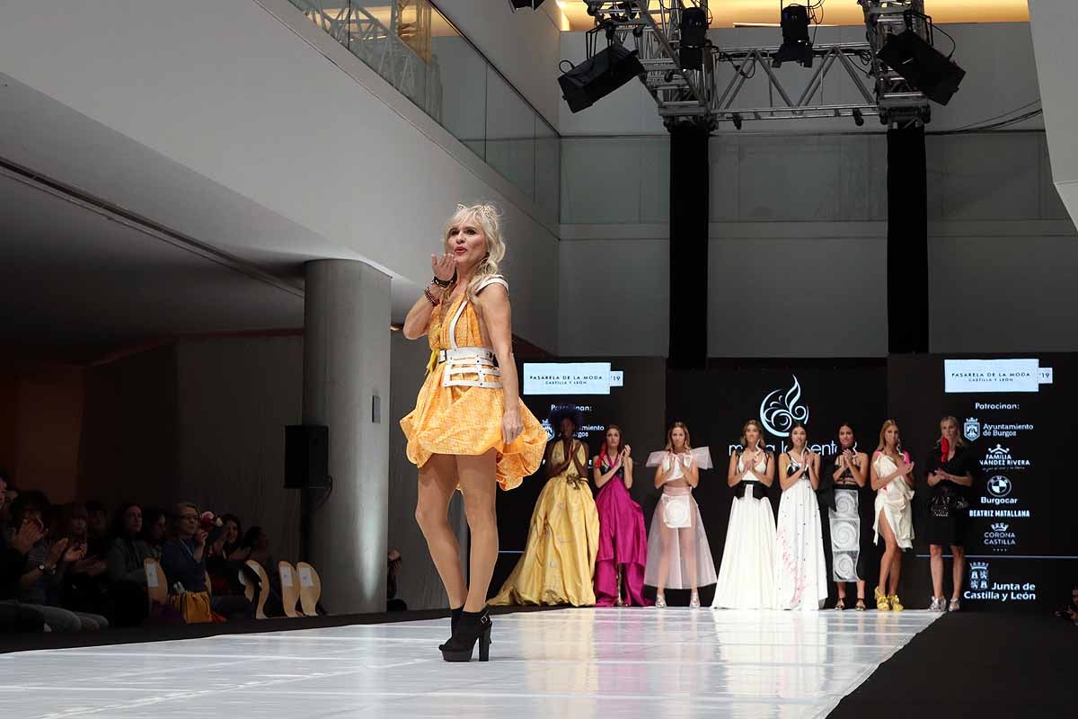 Desfile de María Lafuente durante la XXII Pasarela de la Moda de Castilla y León. 