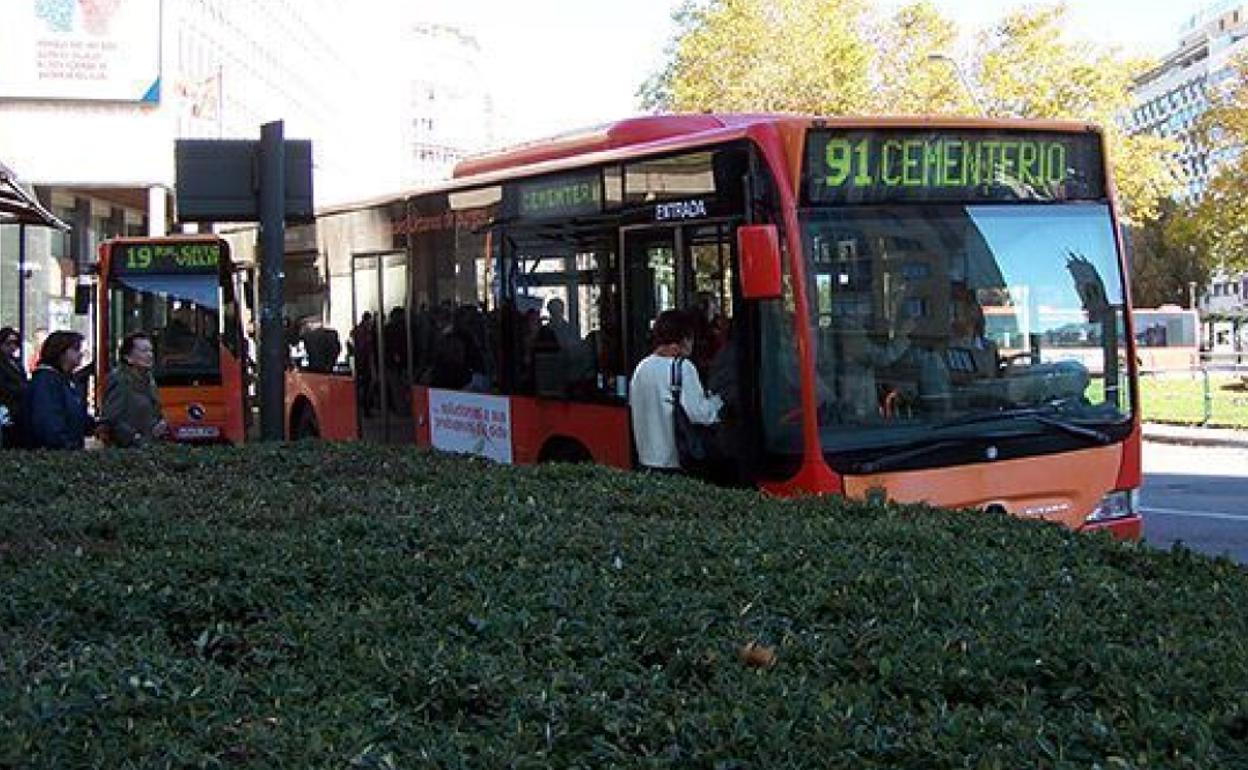 Todos los días partirán autobuses de la plaza de España.