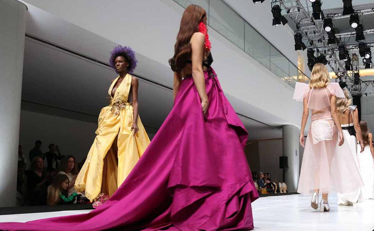 El desfile de María LaFuente ha abiero la Pasarela de la Moda de Castilla y León. 