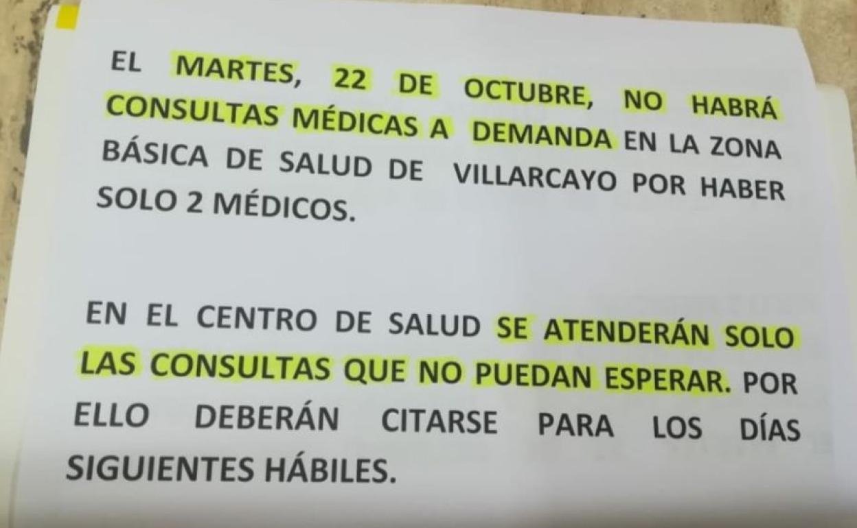 Un cartel advierte de la situación a la entrada del centro. 