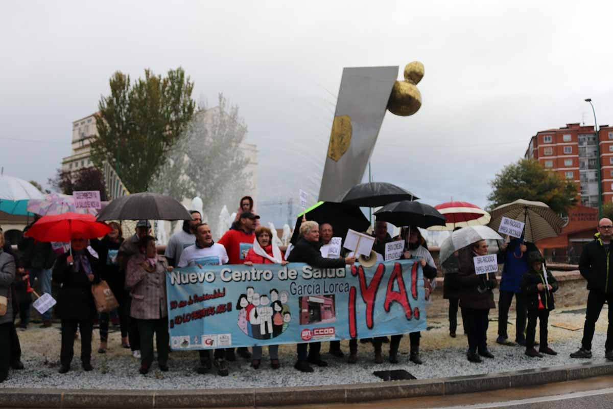 Los trabajos de construcción del nuevo centro están paralizados y desde la Consejería de Sanidad no se ha dado ninguna solución a estos burgaleses Hoy la consejera ha reconocido que, en el mejor de los casos, las obras se podrían retomar en seis u ocho meses. 