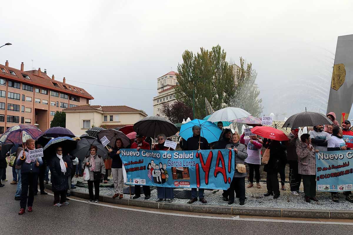 Los trabajos de construcción del nuevo centro están paralizados y desde la Consejería de Sanidad no se ha dado ninguna solución a estos burgaleses Hoy la consejera ha reconocido que, en el mejor de los casos, las obras se podrían retomar en seis u ocho meses. 