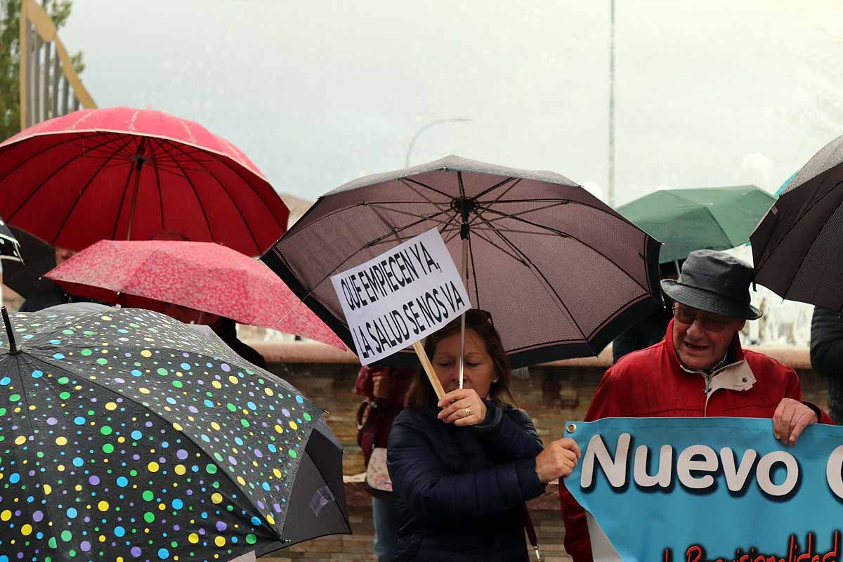 Los trabajos de construcción del nuevo centro están paralizados y desde la Consejería de Sanidad no se ha dado ninguna solución a estos burgaleses Hoy la consejera ha reconocido que, en el mejor de los casos, las obras se podrían retomar en seis u ocho meses. 