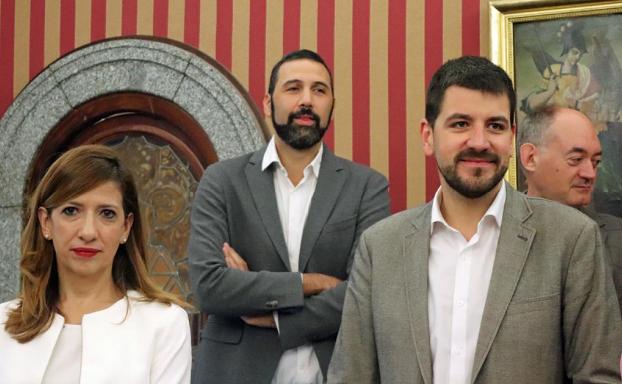 Nuria Barrio junto con los ediles Daniel Garabito y David Jurado