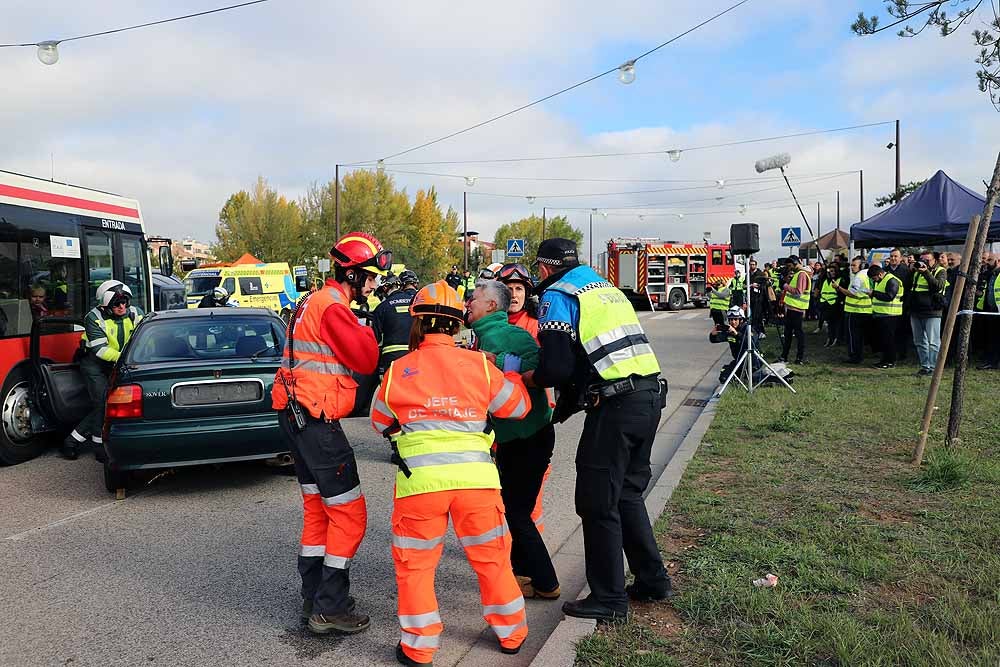 Fotos: Imágenes del simulacro de accidente de transporte escolar