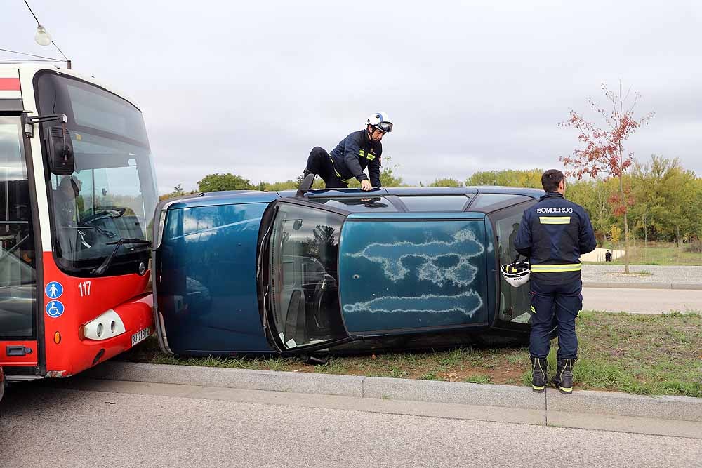 Fotos: Imágenes del simulacro de accidente de transporte escolar