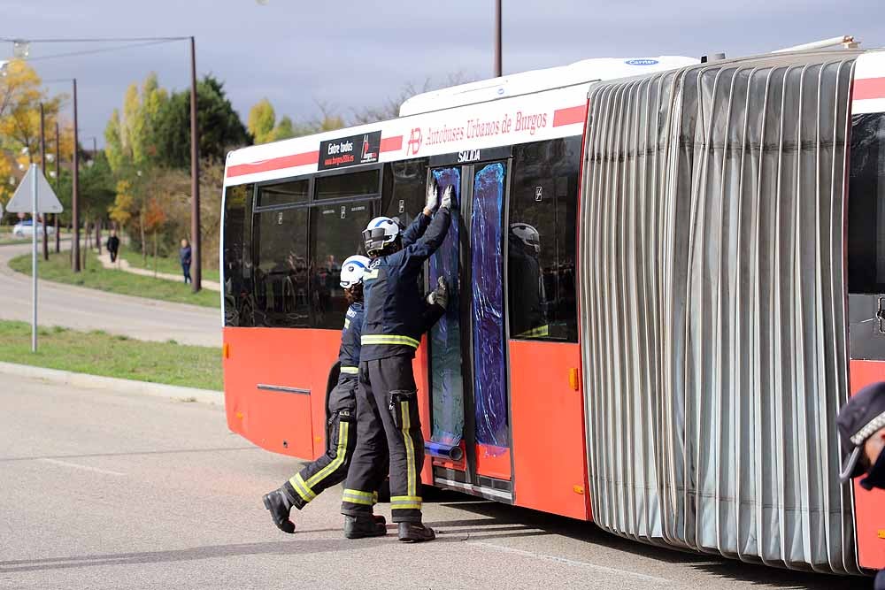 Fotos: Imágenes del simulacro de accidente de transporte escolar