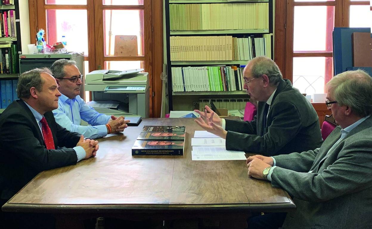 Los concejales de Vox se han reunido con representantes de la Institución Fernán González que aboga por pedir esta adhesión. 