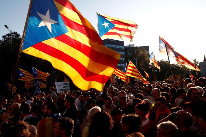 Miles de personas se concentran en Barcelona para protestar por la sentencia del 'procés'.