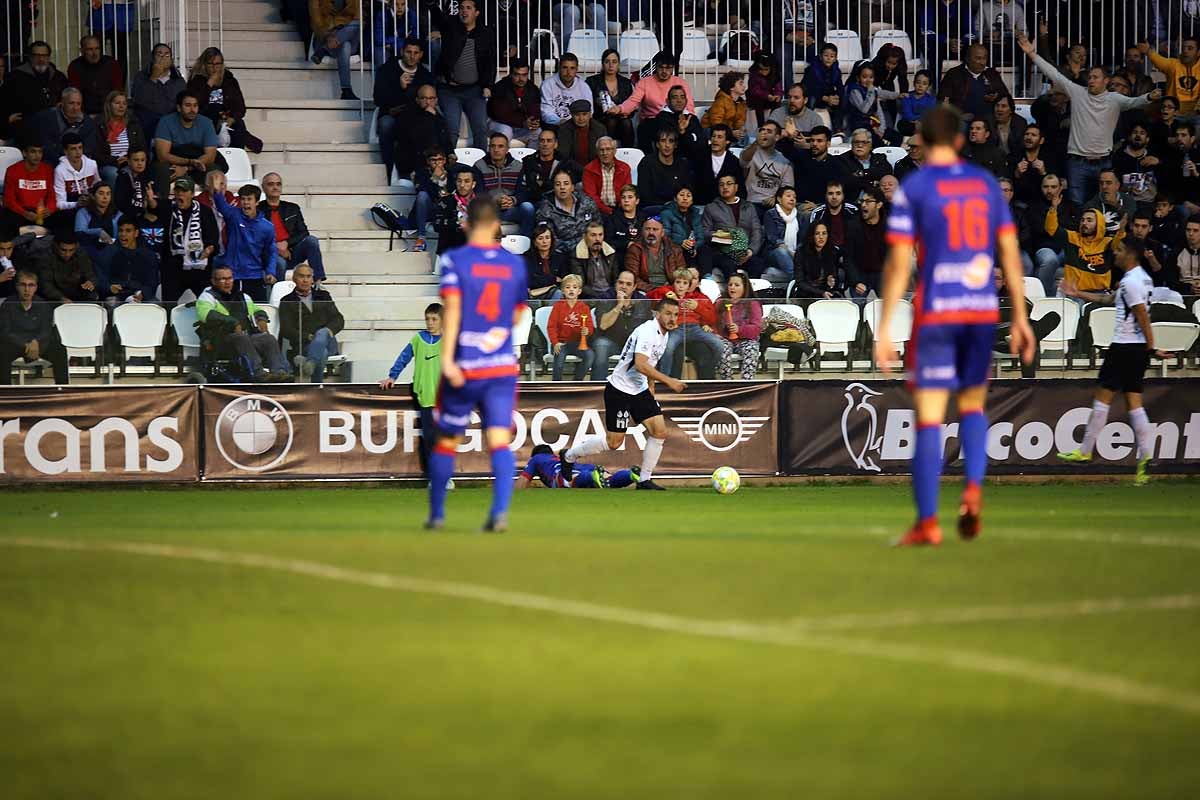 Los blanquinegros han perdido en casa contra la Sociedad Deportiva Amorebieta | Pisculichi encajó el único gol para los locales (1-2) | El Plantío recibió con emoción y homenajes a Mikel Saizar que regresaba a la que fue su portería durante dos temporadas). 