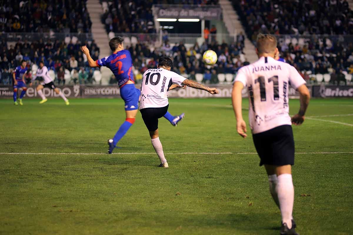 Los blanquinegros han perdido en casa contra la Sociedad Deportiva Amorebieta | Pisculichi encajó el único gol para los locales (1-2) | El Plantío recibió con emoción y homenajes a Mikel Saizar que regresaba a la que fue su portería durante dos temporadas). 