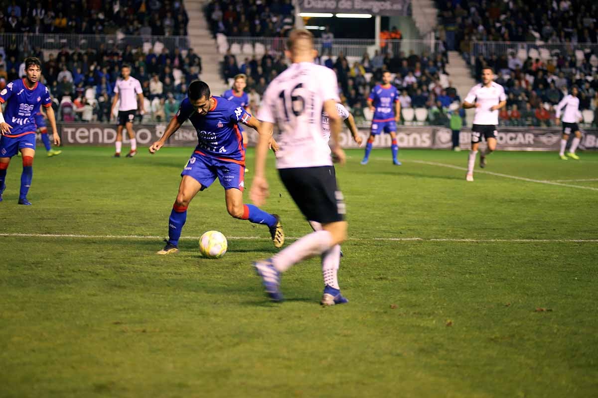 Los blanquinegros han perdido en casa contra la Sociedad Deportiva Amorebieta | Pisculichi encajó el único gol para los locales (1-2) | El Plantío recibió con emoción y homenajes a Mikel Saizar que regresaba a la que fue su portería durante dos temporadas). 