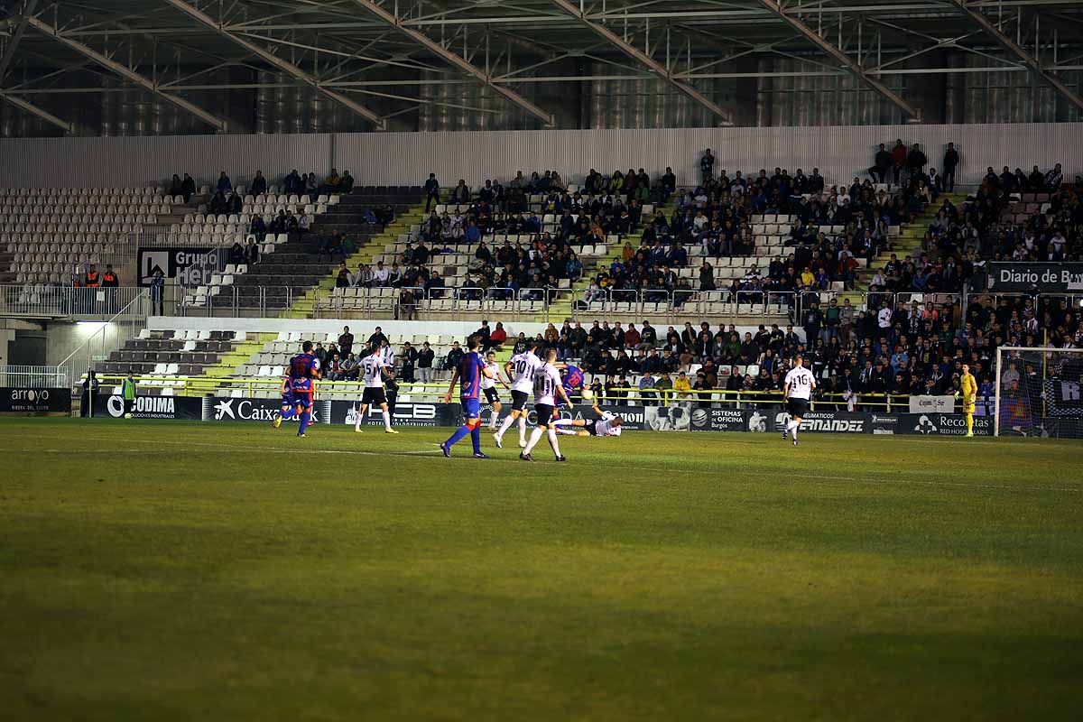 Los blanquinegros han perdido en casa contra la Sociedad Deportiva Amorebieta | Pisculichi encajó el único gol para los locales (1-2) | El Plantío recibió con emoción y homenajes a Mikel Saizar que regresaba a la que fue su portería durante dos temporadas). 