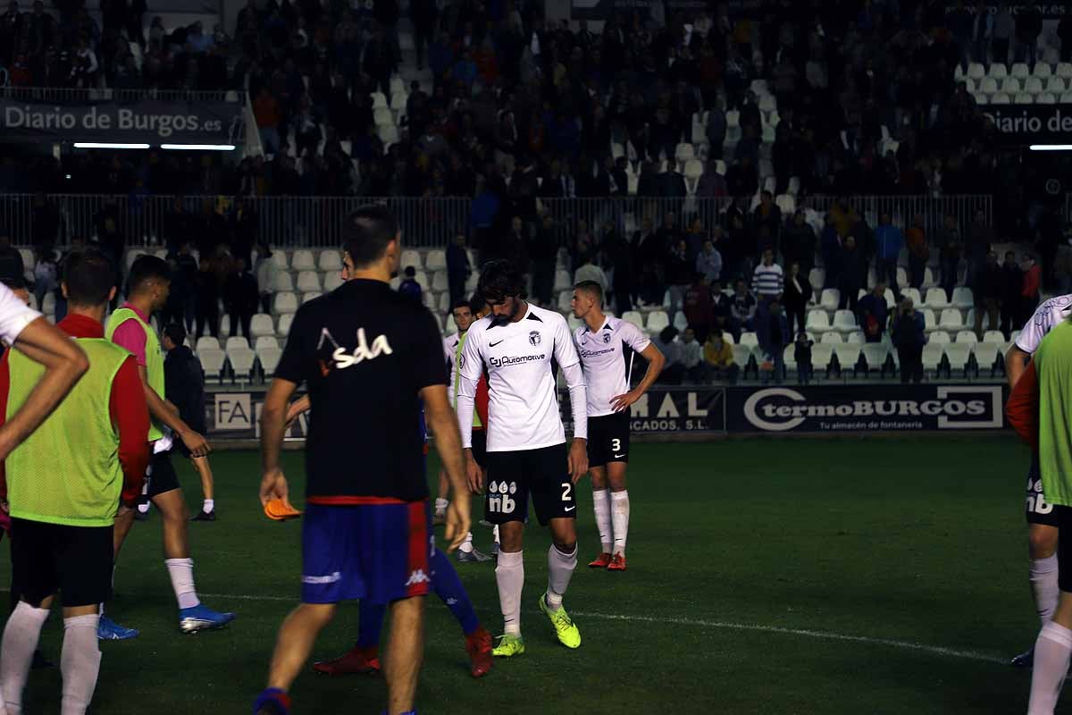 Los blanquinegros han perdido en casa contra la Sociedad Deportiva Amorebieta | Pisculichi encajó el único gol para los locales (1-2) | El Plantío recibió con emoción y homenajes a Mikel Saizar que regresaba a la que fue su portería durante dos temporadas). 