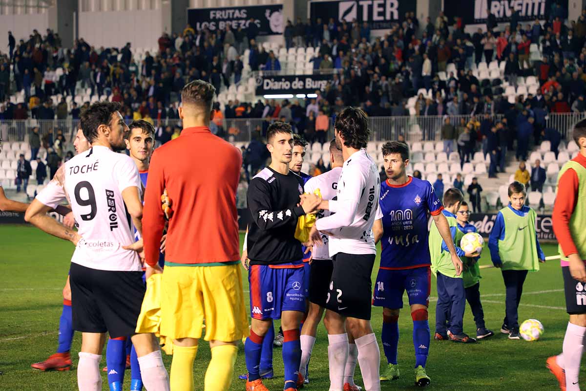 Los blanquinegros han perdido en casa contra la Sociedad Deportiva Amorebieta | Pisculichi encajó el único gol para los locales (1-2) | El Plantío recibió con emoción y homenajes a Mikel Saizar que regresaba a la que fue su portería durante dos temporadas). 