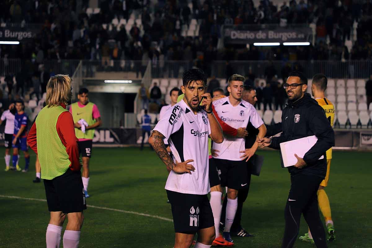 Los blanquinegros han perdido en casa contra la Sociedad Deportiva Amorebieta | Pisculichi encajó el único gol para los locales (1-2) | El Plantío recibió con emoción y homenajes a Mikel Saizar que regresaba a la que fue su portería durante dos temporadas). 