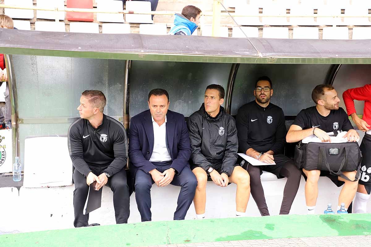 Los blanquinegros han perdido en casa contra la Sociedad Deportiva Amorebieta | Pisculichi encajó el único gol para los locales (1-2) | El Plantío recibió con emoción y homenajes a Mikel Saizar que regresaba a la que fue su portería durante dos temporadas). 