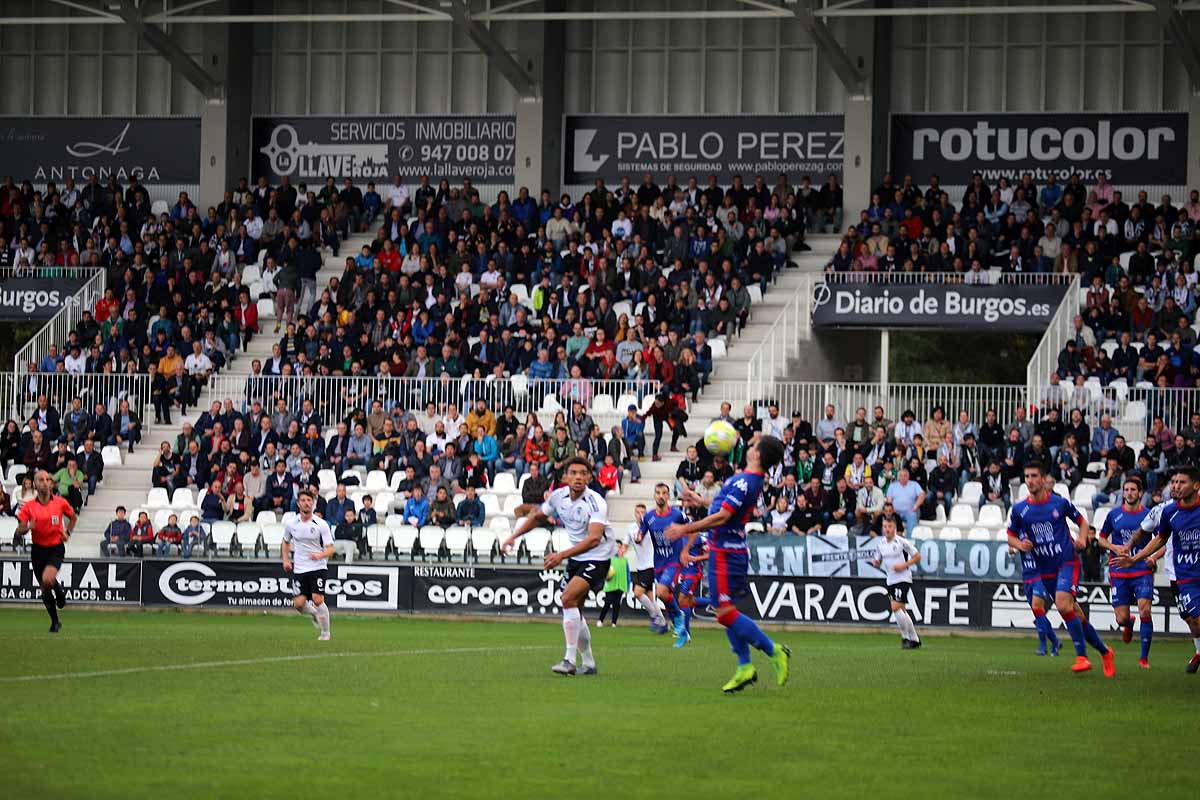 Los blanquinegros han perdido en casa contra la Sociedad Deportiva Amorebieta | Pisculichi encajó el único gol para los locales (1-2) | El Plantío recibió con emoción y homenajes a Mikel Saizar que regresaba a la que fue su portería durante dos temporadas). 