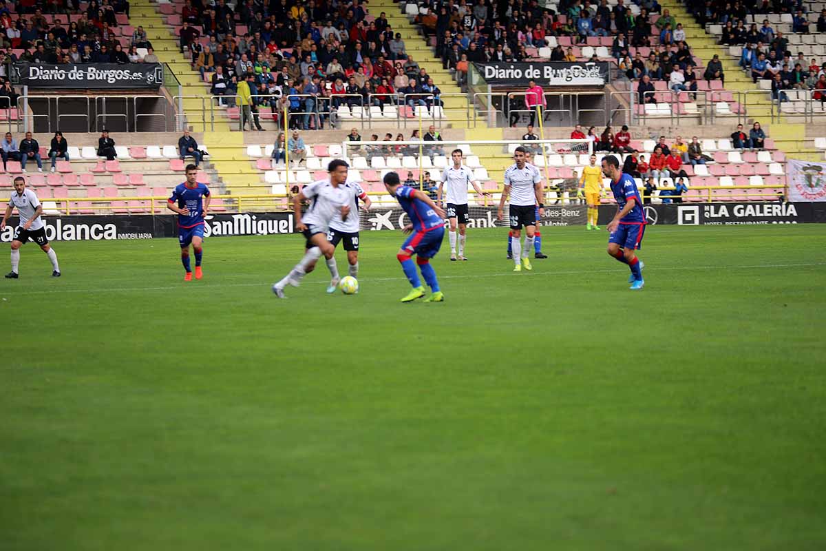 Los blanquinegros han perdido en casa contra la Sociedad Deportiva Amorebieta | Pisculichi encajó el único gol para los locales (1-2) | El Plantío recibió con emoción y homenajes a Mikel Saizar que regresaba a la que fue su portería durante dos temporadas). 