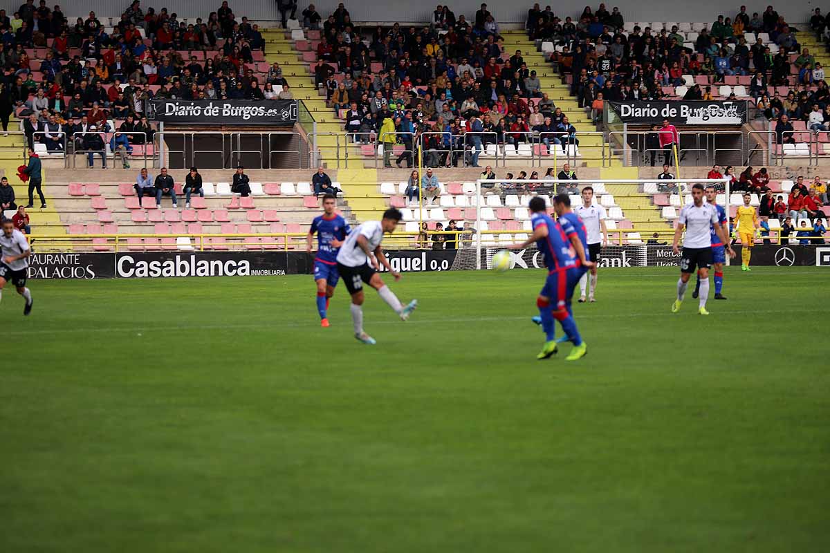 Los blanquinegros han perdido en casa contra la Sociedad Deportiva Amorebieta | Pisculichi encajó el único gol para los locales (1-2) | El Plantío recibió con emoción y homenajes a Mikel Saizar que regresaba a la que fue su portería durante dos temporadas). 