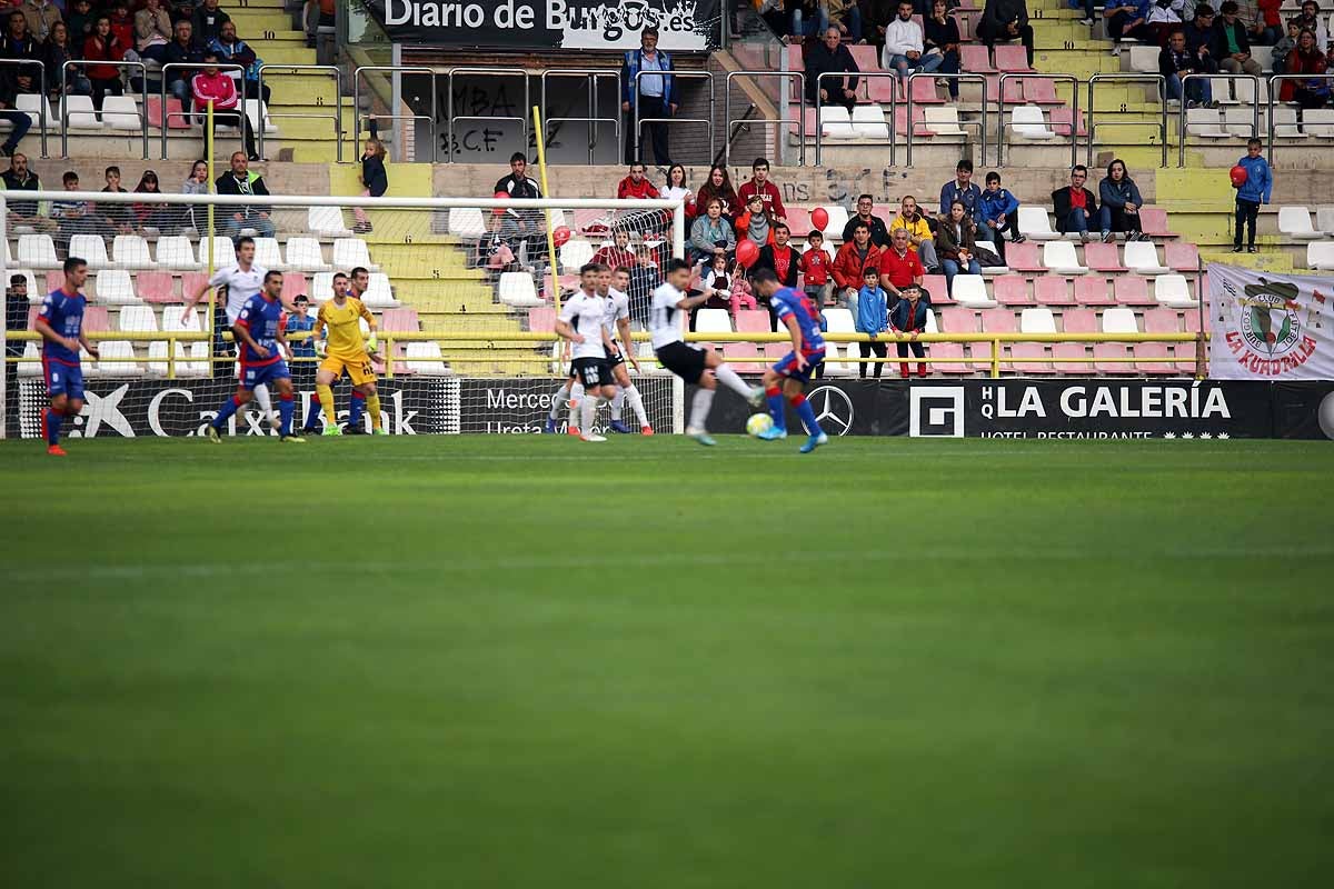 Los blanquinegros han perdido en casa contra la Sociedad Deportiva Amorebieta | Pisculichi encajó el único gol para los locales (1-2) | El Plantío recibió con emoción y homenajes a Mikel Saizar que regresaba a la que fue su portería durante dos temporadas). 