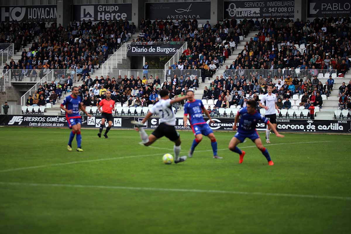 Los blanquinegros han perdido en casa contra la Sociedad Deportiva Amorebieta | Pisculichi encajó el único gol para los locales (1-2) | El Plantío recibió con emoción y homenajes a Mikel Saizar que regresaba a la que fue su portería durante dos temporadas). 