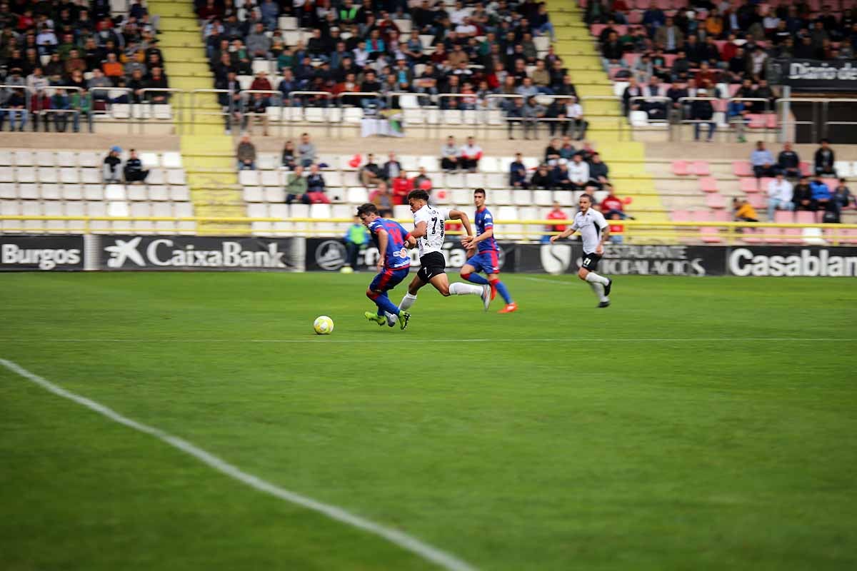 Los blanquinegros han perdido en casa contra la Sociedad Deportiva Amorebieta | Pisculichi encajó el único gol para los locales (1-2) | El Plantío recibió con emoción y homenajes a Mikel Saizar que regresaba a la que fue su portería durante dos temporadas). 