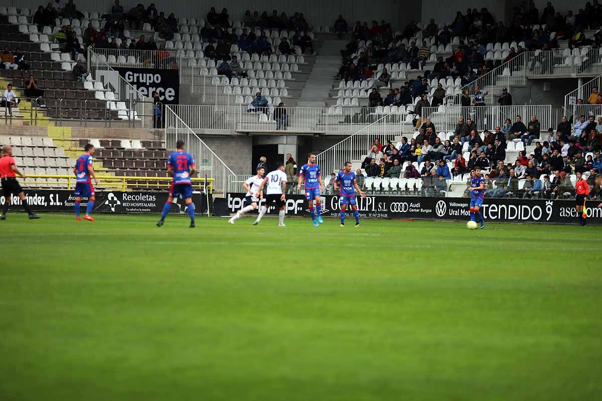 Los blanquinegros han perdido en casa contra la Sociedad Deportiva Amorebieta | Pisculichi encajó el único gol para los locales (1-2) | El Plantío recibió con emoción y homenajes a Mikel Saizar que regresaba a la que fue su portería durante dos temporadas). 