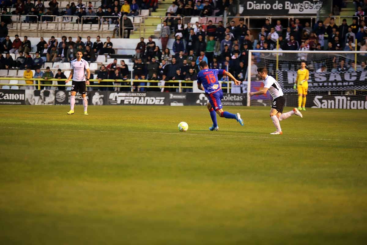 Los blanquinegros han perdido en casa contra la Sociedad Deportiva Amorebieta | Pisculichi encajó el único gol para los locales (1-2) | El Plantío recibió con emoción y homenajes a Mikel Saizar que regresaba a la que fue su portería durante dos temporadas). 