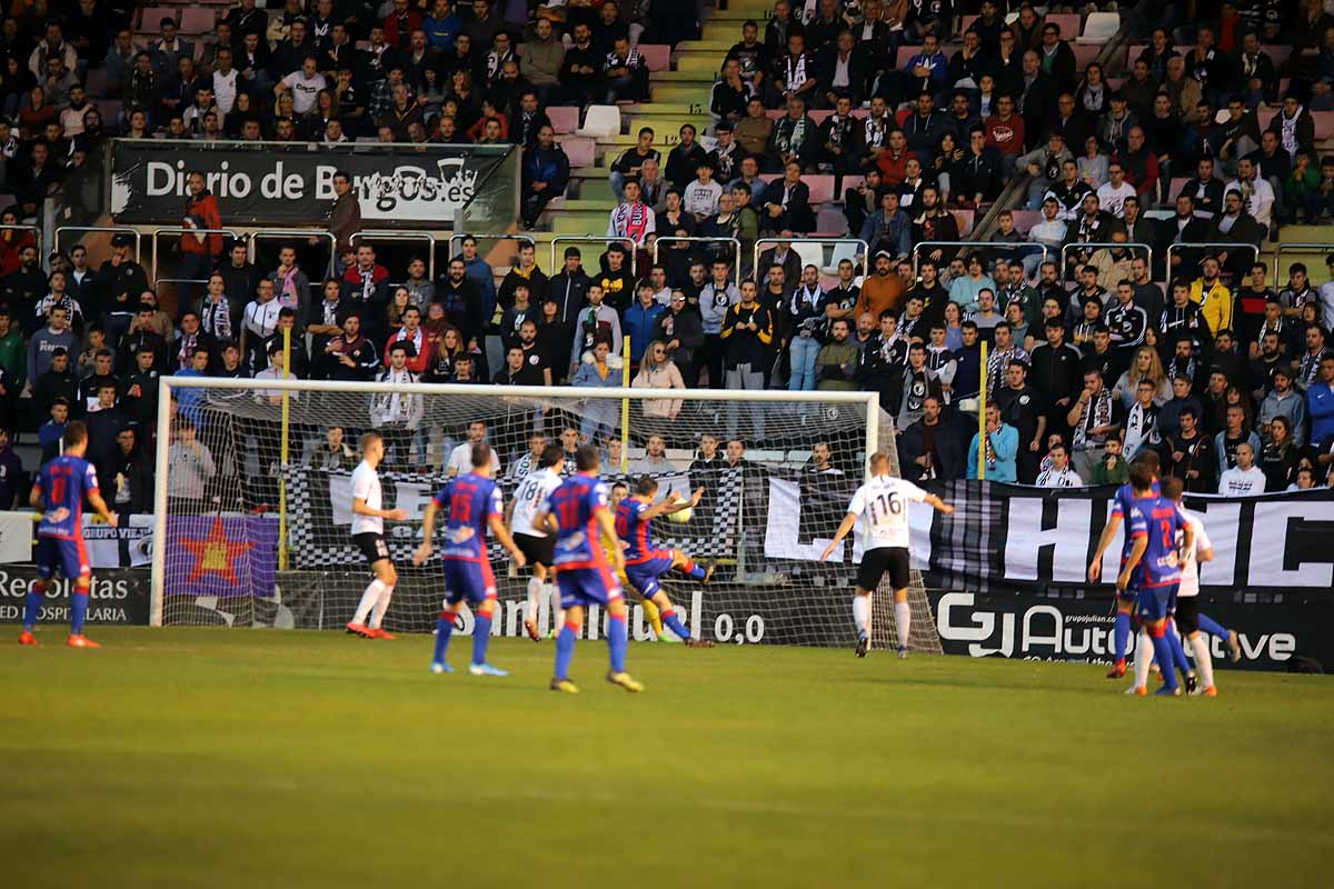 Los blanquinegros han perdido en casa contra la Sociedad Deportiva Amorebieta | Pisculichi encajó el único gol para los locales (1-2) | El Plantío recibió con emoción y homenajes a Mikel Saizar que regresaba a la que fue su portería durante dos temporadas). 