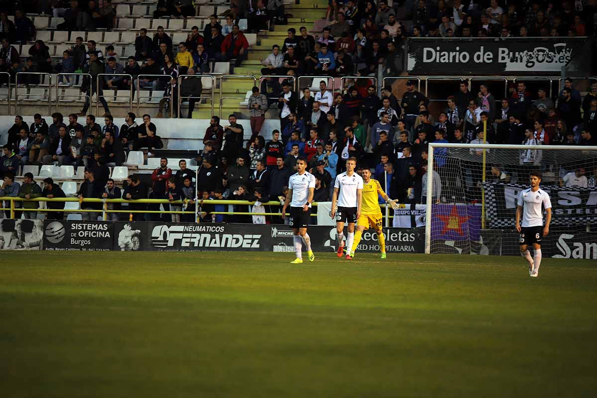 Los blanquinegros han perdido en casa contra la Sociedad Deportiva Amorebieta | Pisculichi encajó el único gol para los locales (1-2) | El Plantío recibió con emoción y homenajes a Mikel Saizar que regresaba a la que fue su portería durante dos temporadas). 