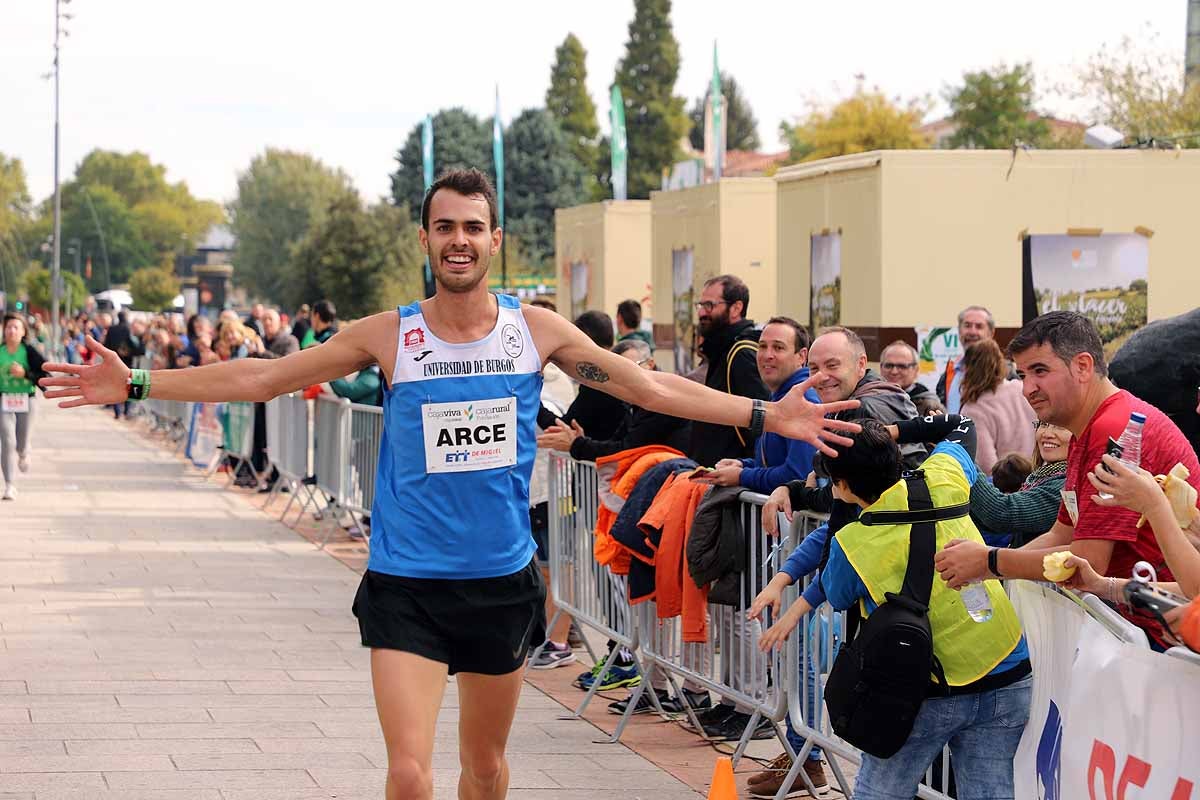 Dani Arce y Lidia Campo han sido los vencedores en la prueba de 10 kilómetros que ha recorridos las calles burgaleses. 