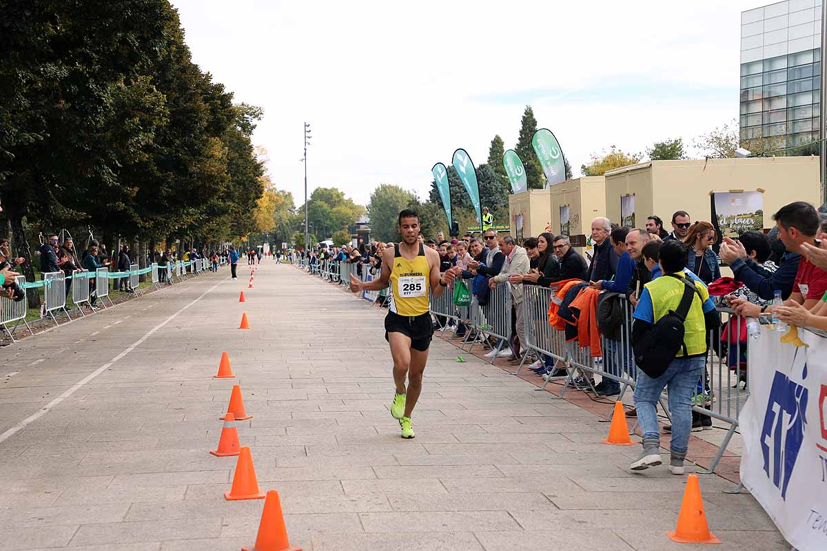 Dani Arce y Lidia Campo han sido los vencedores en la prueba de 10 kilómetros que ha recorridos las calles burgaleses. 