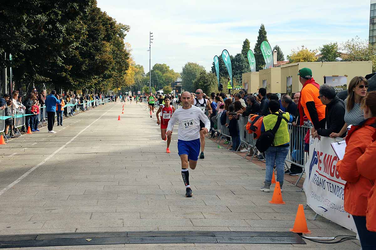 Dani Arce y Lidia Campo han sido los vencedores en la prueba de 10 kilómetros que ha recorridos las calles burgaleses. 