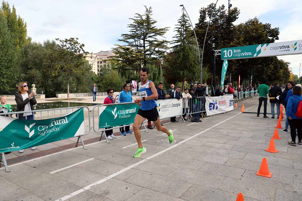 Dani Arce y Lidia Campo han sido los vencedores en la prueba de 10 kilómetros que ha recorridos las calles burgaleses. 