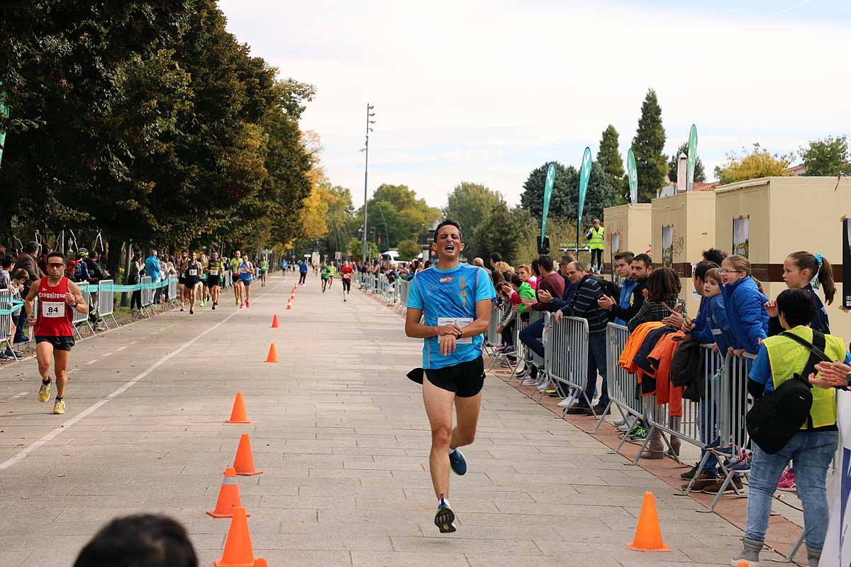 Dani Arce y Lidia Campo han sido los vencedores en la prueba de 10 kilómetros que ha recorridos las calles burgaleses. 