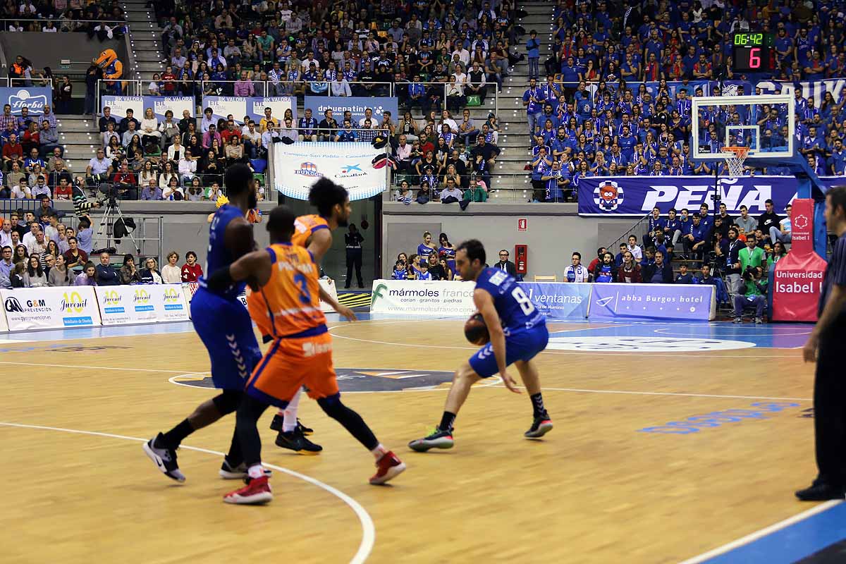 Imágenes del encuentro entre el San Pablo Burgos y el Valencia Basket en el Coliseum. 