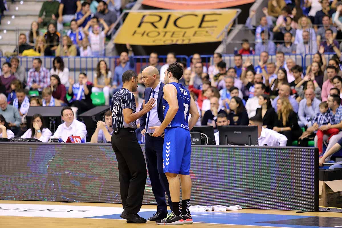 Imágenes del encuentro entre el San Pablo Burgos y el Valencia Basket en el Coliseum. 