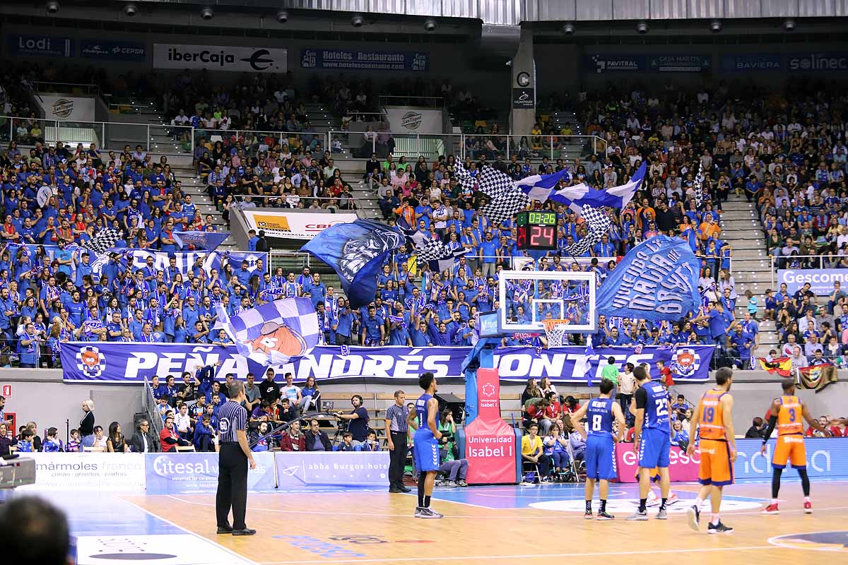 Imágenes del encuentro entre el San Pablo Burgos y el Valencia Basket en el Coliseum. 