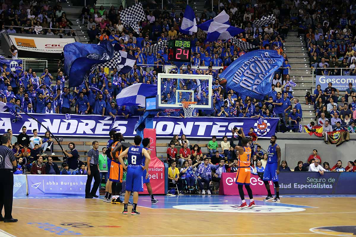 Imágenes del encuentro entre el San Pablo Burgos y el Valencia Basket en el Coliseum. 